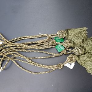 NWT Set of 4 green tiebacks